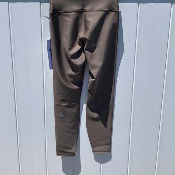 ALO Yoga 7/8 high waist leggings 

Color olive tree.   Size small - Picture 2 of 5